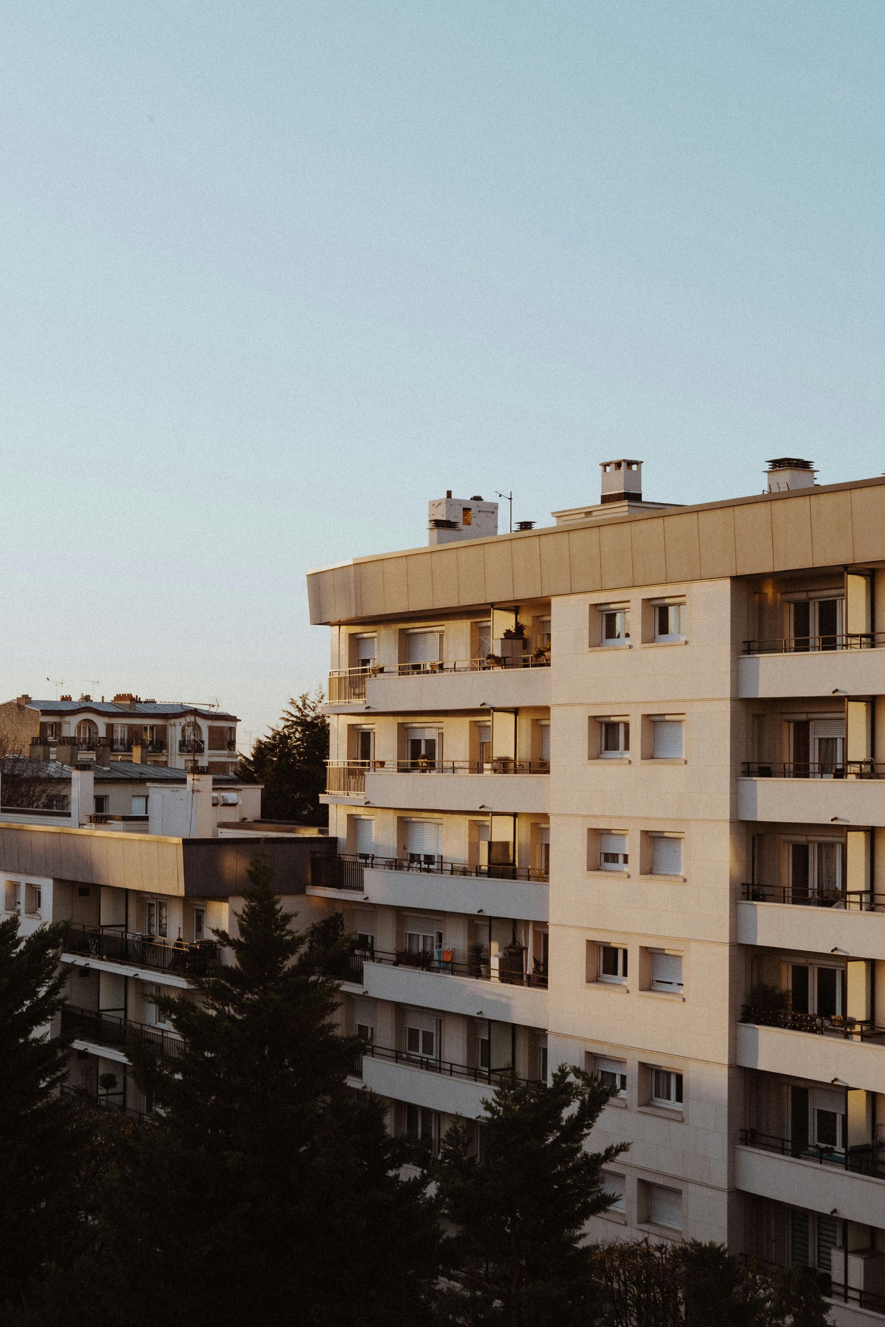 Premium tesis yönetimi hero görsel alanı